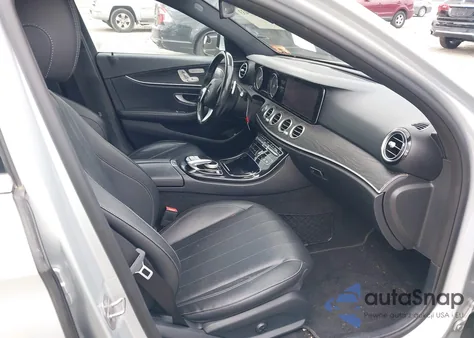 2017 Mercedes-Benz E 300 4Matic z USA, uszkodzony, nr VIN WDDZF4KB7HA206276